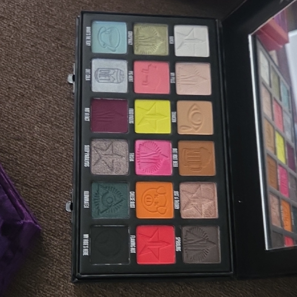 Jeffree Star Colorful Palette Set with Purple and Blue - Picture 4 of 8